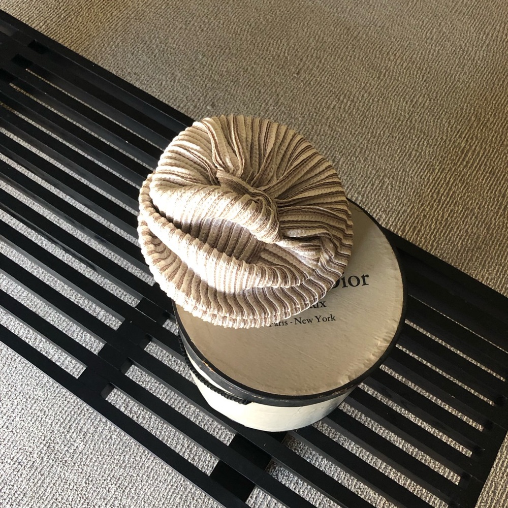 Vintage 60s Christian Dior Chapeaux with Original Box - Bold ‘New Look’ Chapeaux - Picture 3 of 11